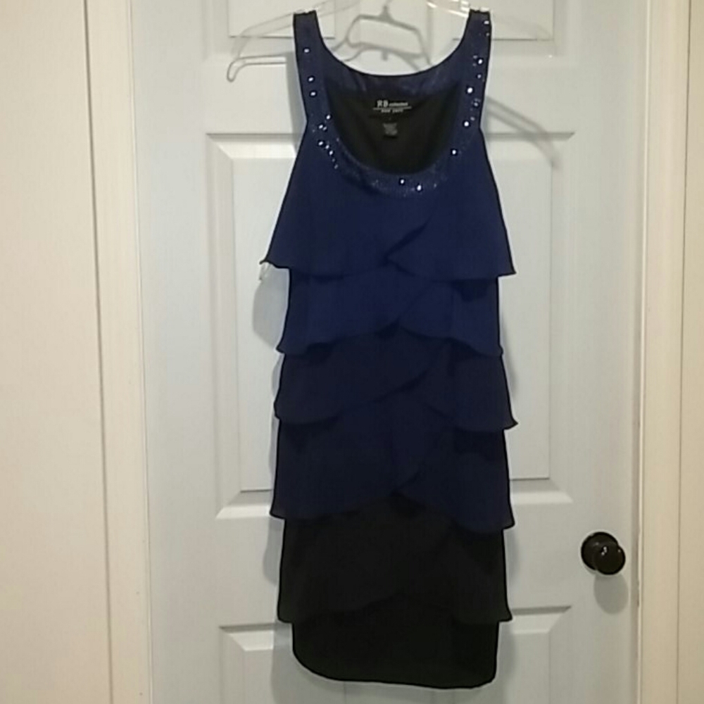 💖Short Blue shaded dress w/ stones across collar